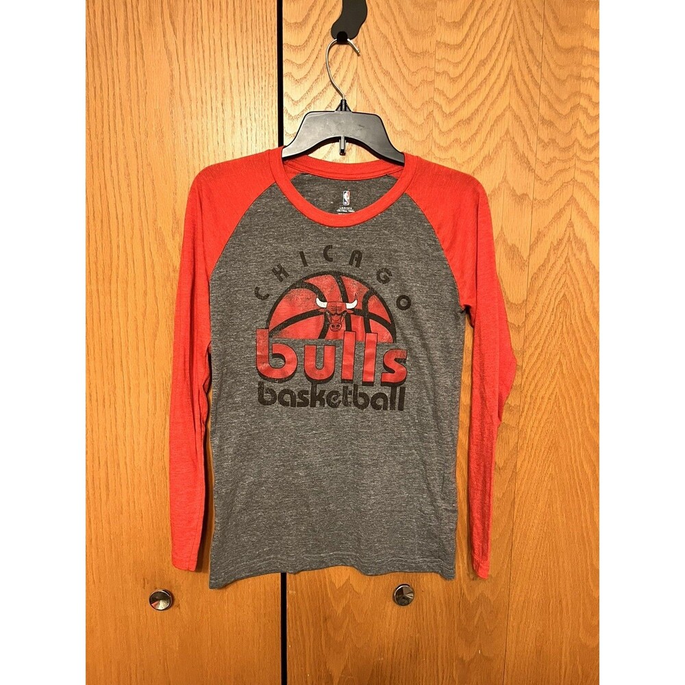 Chicago Bulls NBA Boys Gray Long Sleeve T-Shirt L (14-16) Basketball Pullover